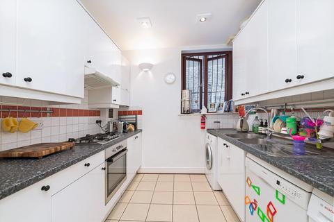 2 bedroom flat to rent, Colville Gardens, Notting Hill, London W11