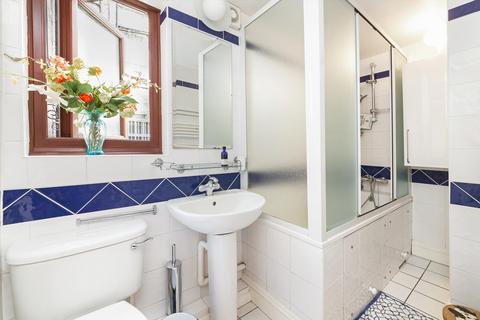 2 bedroom flat to rent, Colville Gardens, Notting Hill, London W11