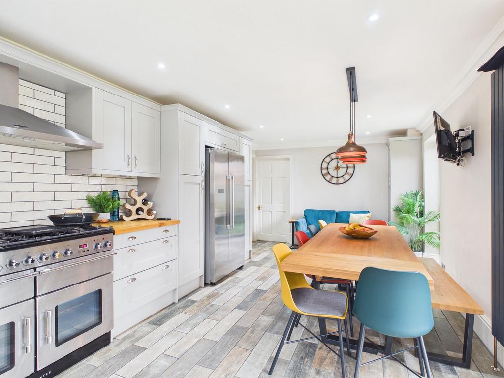 Dining/kitchen
