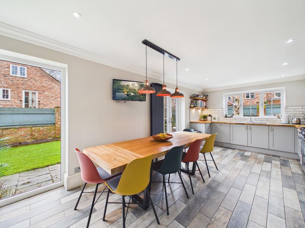 Dining/kitchen