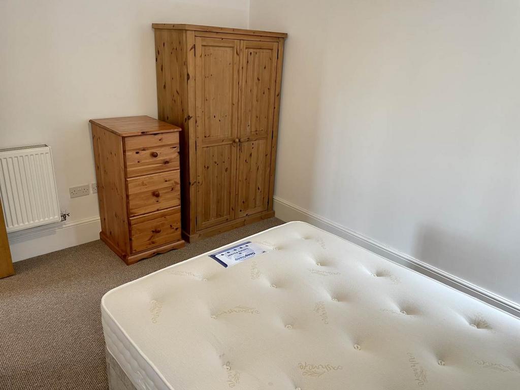 Bed 2, 2