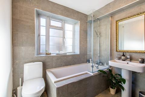 3 bedroom flat to rent, Streatham High Road, Streatham, London, SW16