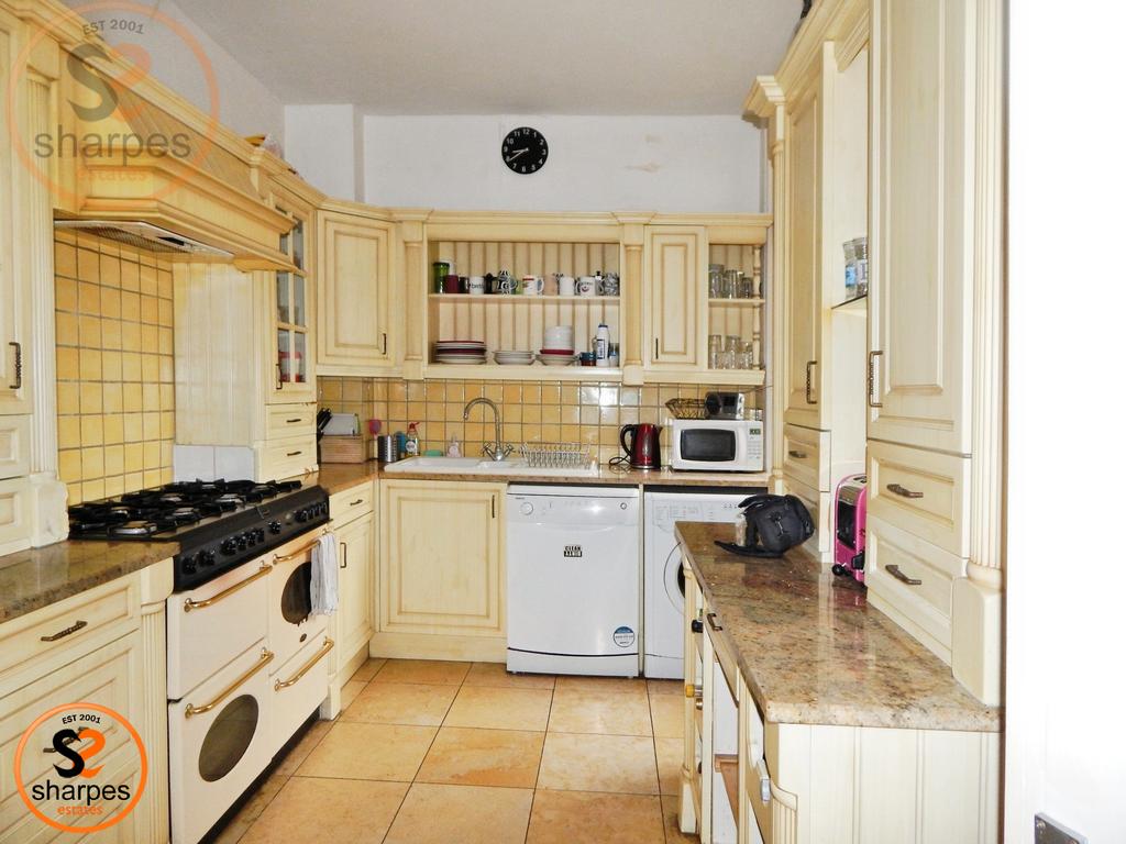 0f5a9385-4.Kitchen.JPG