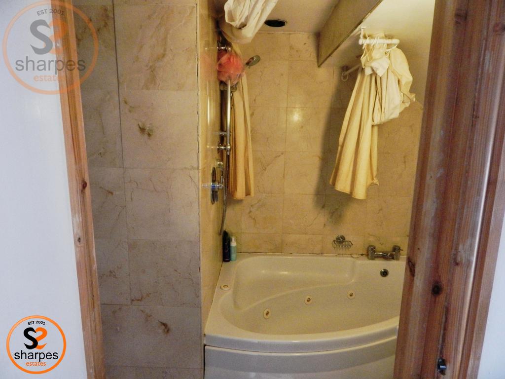 31a2e871-3.Shower.JPG