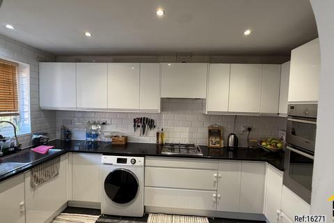 undefined, Sparrow Close, Hampton, London, TW12