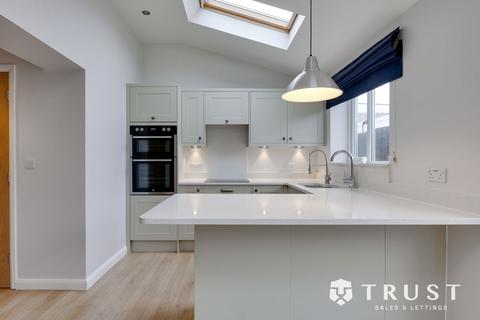 3 bedroom semi-detached house for sale, Almscliffe Avenue, Dewsbury, WF12