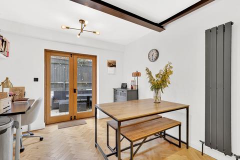 2 bedroom flat for sale, Marcus Street, London