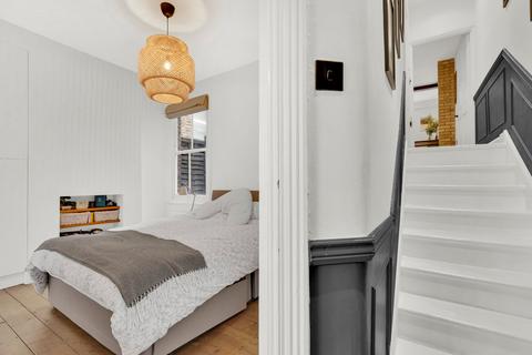 2 bedroom flat for sale, Marcus Street, London