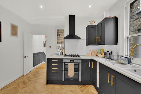 2 bedroom flat for sale, Marcus Street, London