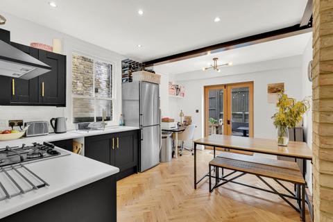2 bedroom flat for sale, Marcus Street, London