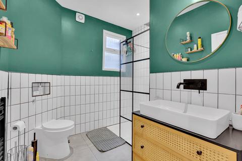 2 bedroom flat for sale, Marcus Street, London
