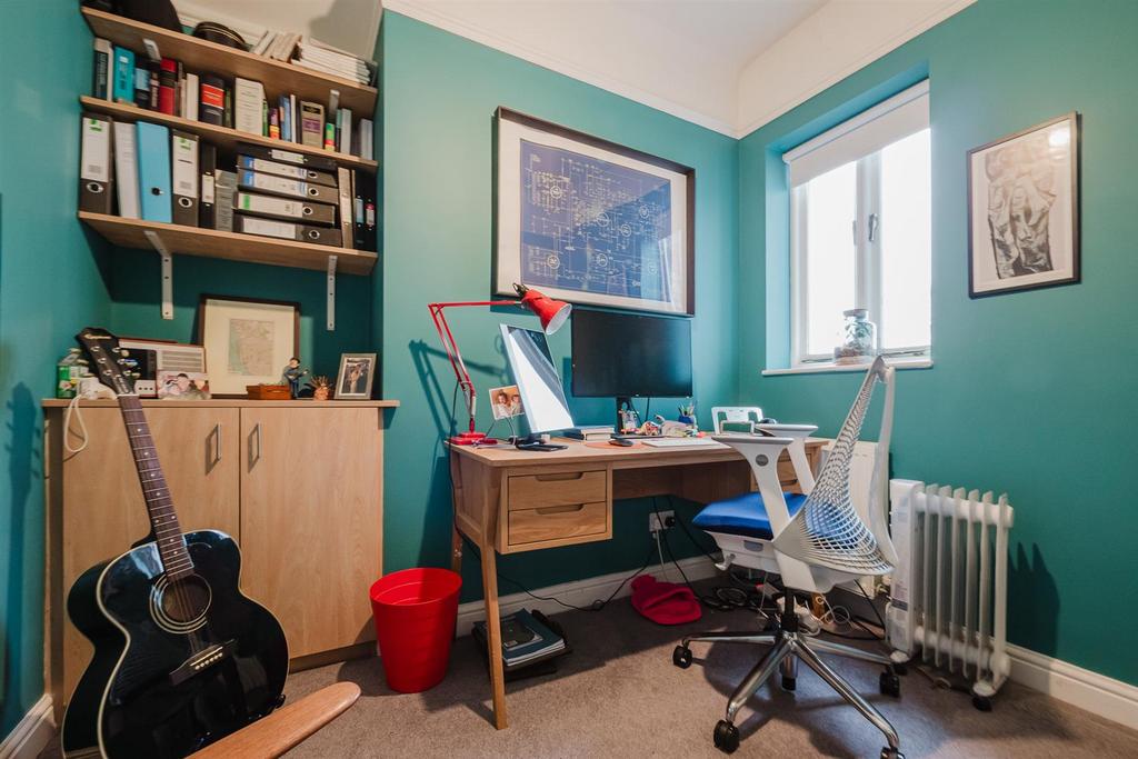 Bedroom 3/Study