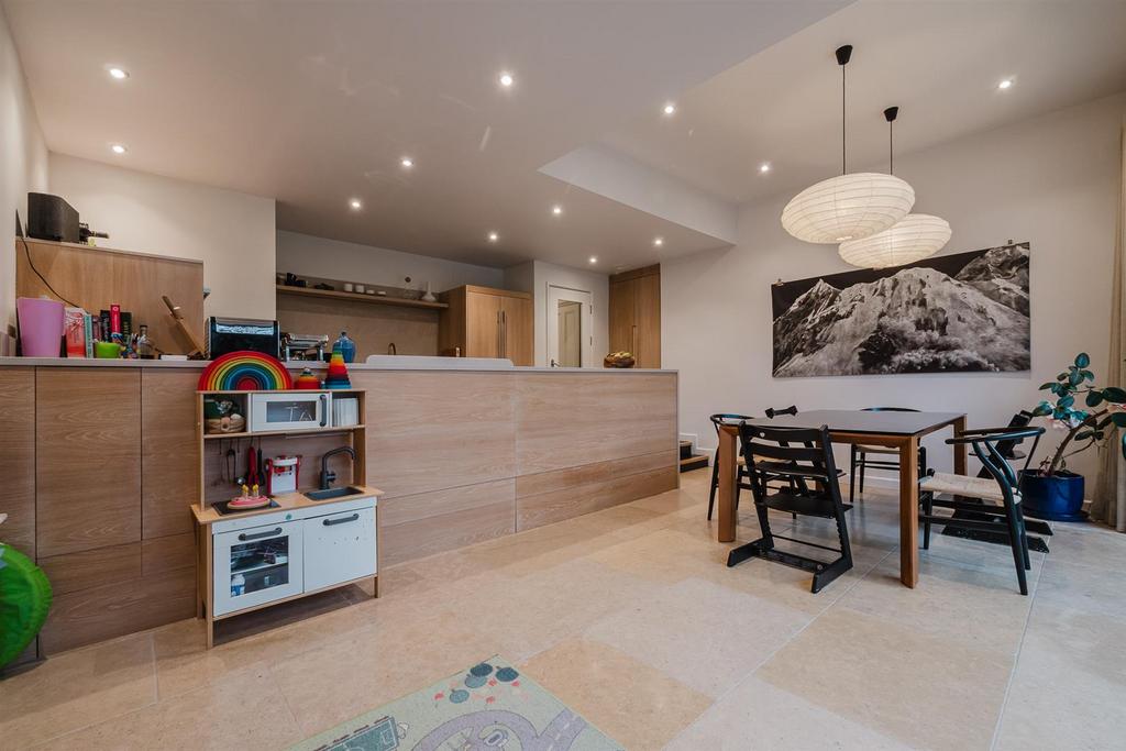 Live in Dining kitchen