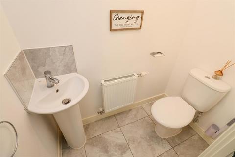 undefined, Gale Close, Yateley GU46