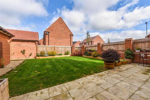 3 bedroom detached house for sale, Hasler Grove, Aldingbourne