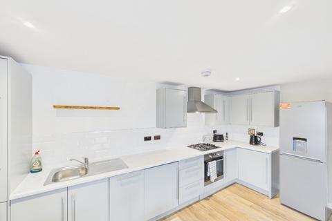 2 bedroom flat to rent, Fairfield Gardens, Fairmilehead, Edinburgh, EH10