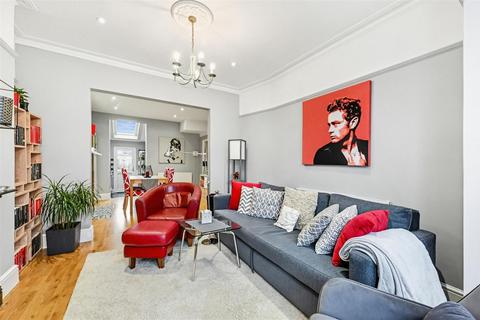 2 bedroom house to rent, Clarendon Road, Colliers Wood SW19