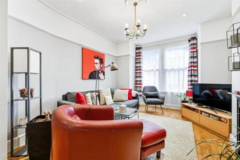 2 bedroom house to rent, Clarendon Road, Colliers Wood SW19