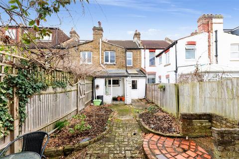 2 bedroom house to rent, Clarendon Road, Colliers Wood SW19