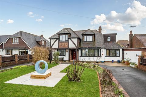 4 bedroom detached house for sale, Tudor Close, Middleton-On-Sea