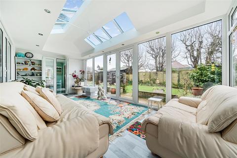 4 bedroom detached house for sale, Tudor Close, Middleton-On-Sea