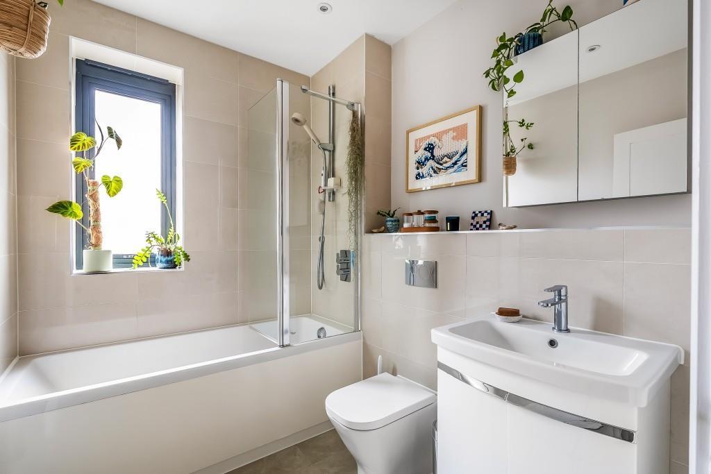 Flat-3-20-Jubilee-Terrace-11.jpg