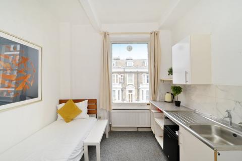 Studio to rent, Castletown Road, London W14