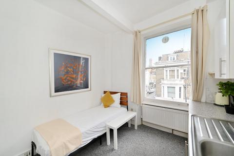 Studio to rent, Castletown Road, London W14