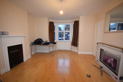 2 bedroom flat to rent, Lingfield Road, WIMBLEDON SW19