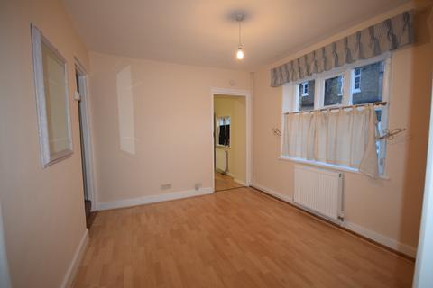2 bedroom flat to rent, Lingfield Road, WIMBLEDON SW19