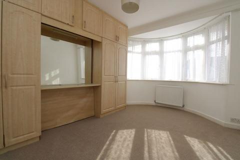 5 bedroom end of terrace house to rent, Rochester Avenue, Feltham TW13