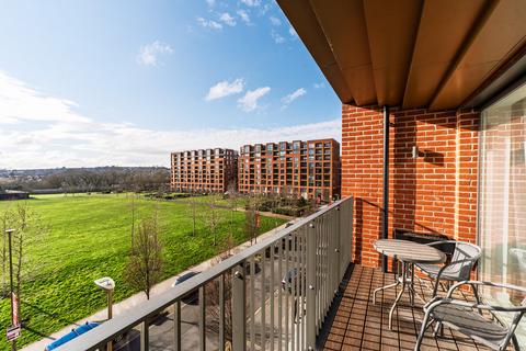 3 bedroom apartment for sale, Colindale Gardens, London, NW9