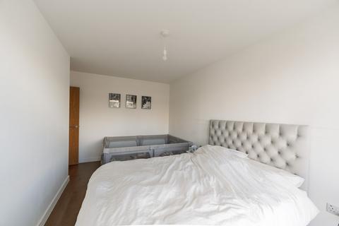 3 bedroom apartment for sale, Colindale Gardens, London, NW9