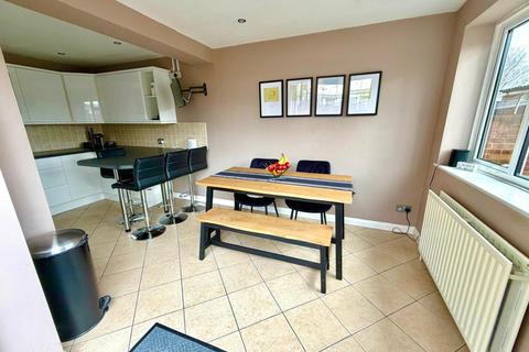 3 bedroom terraced house for sale, Huntingfield Way, Egham, Surrey, TW20