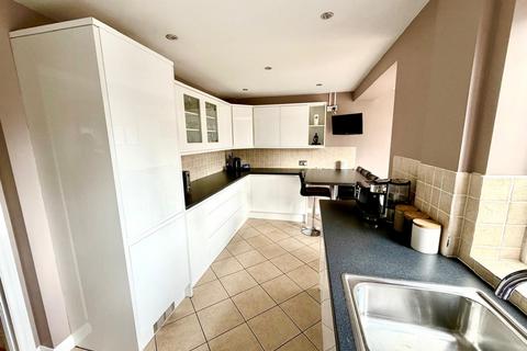 3 bedroom terraced house for sale, Huntingfield Way, Egham, Surrey, TW20