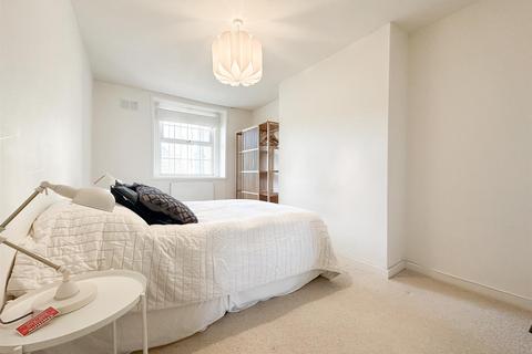 2 bedroom flat to rent, London Road, Cheltenham GL52 6HJ
