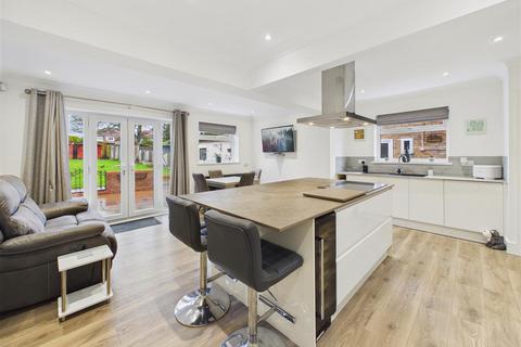 4 bedroom semi-detached house for sale, The Vale, Kirk Ella