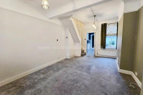 2 bedroom terraced house to rent, Oakleigh Avenue, Southend On Sea