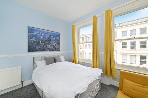 Studio to rent, Castletown Road, London W14