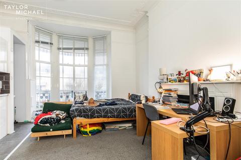 1 bedroom in a house share to rent, Bedford Square, Brighton