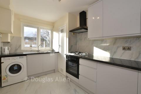 2 bedroom maisonette for sale, Tenby Road, Walthamstow