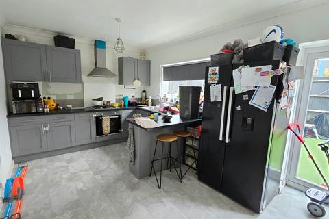 4 bedroom semi-detached house for sale, London Road, Bexhill-on-Sea, TN39