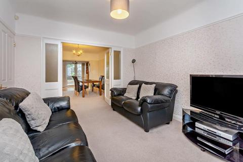 4 bedroom semi-detached house to rent, Durley Avenue