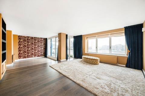 2 bedroom flat to rent, Thames Quay, London SW10