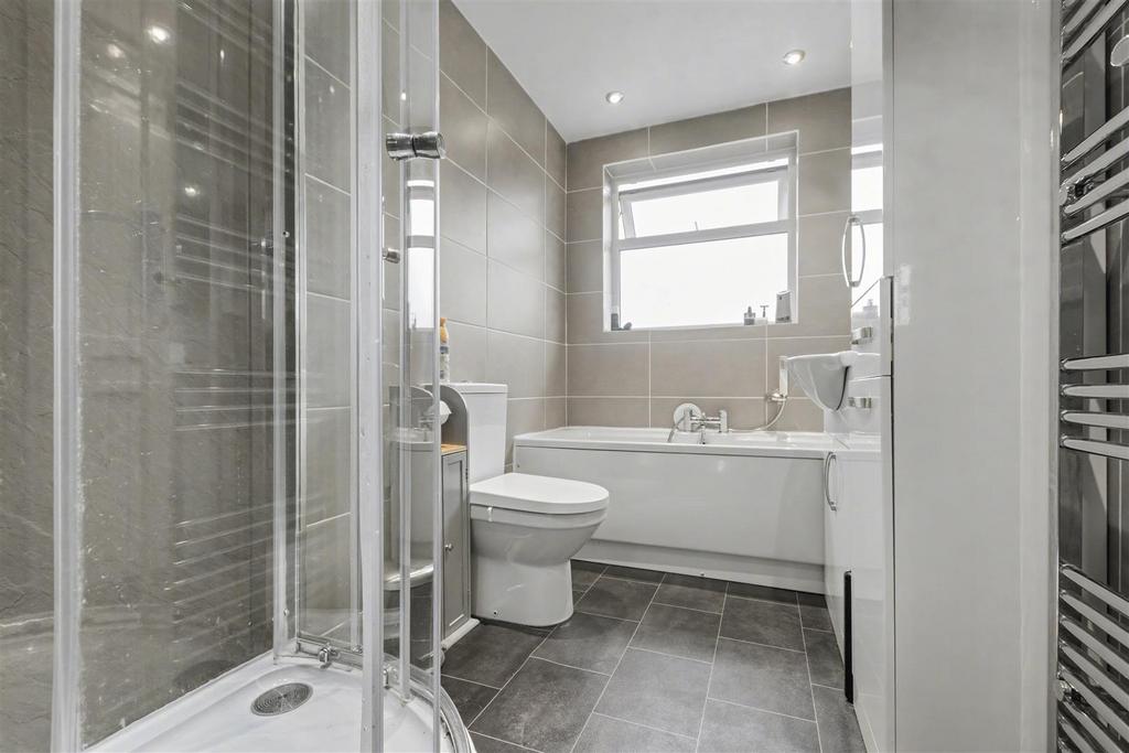 Bathroom 2.jpeg
