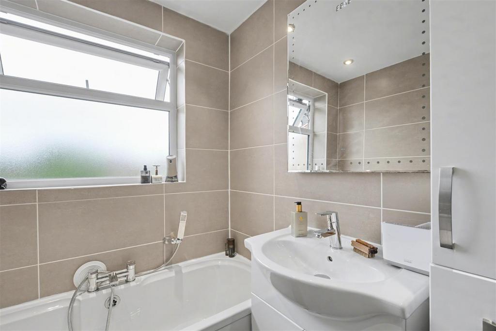 Bathroom 1.jpeg