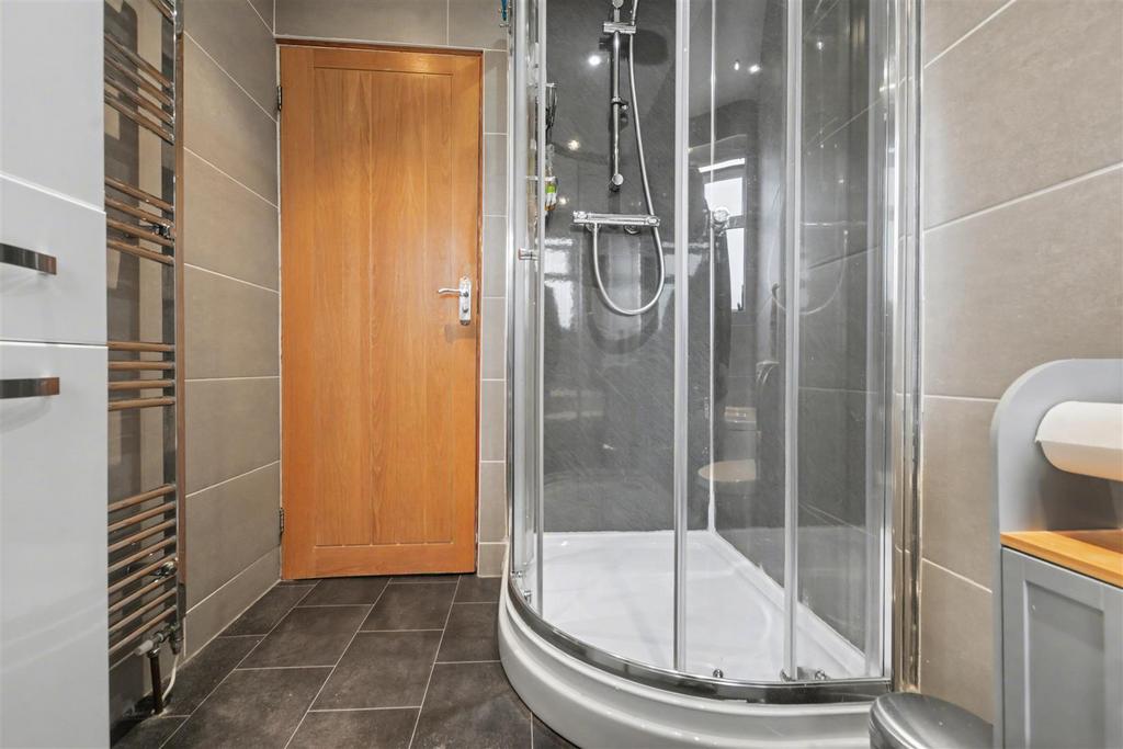 Bathroom 3.jpeg