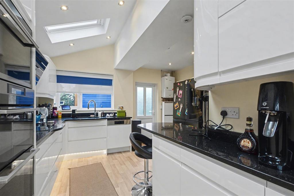 Kitchen 4.jpeg