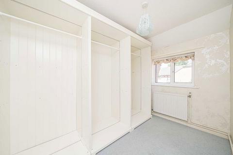 undefined, Chichester Close, Hampton TW12