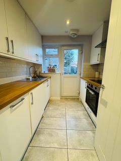 2 bedroom ground floor flat to rent, Fernwood Avenue, Wembley HA0